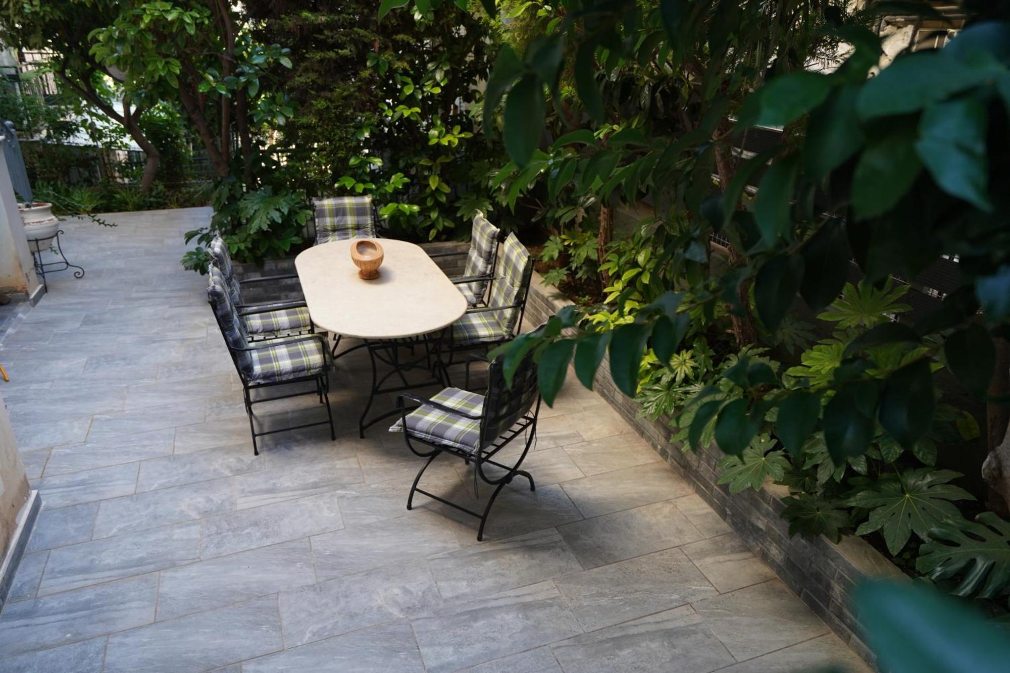 Garden Apartment Next To The Mall -Private Parking Atenas Exterior foto
