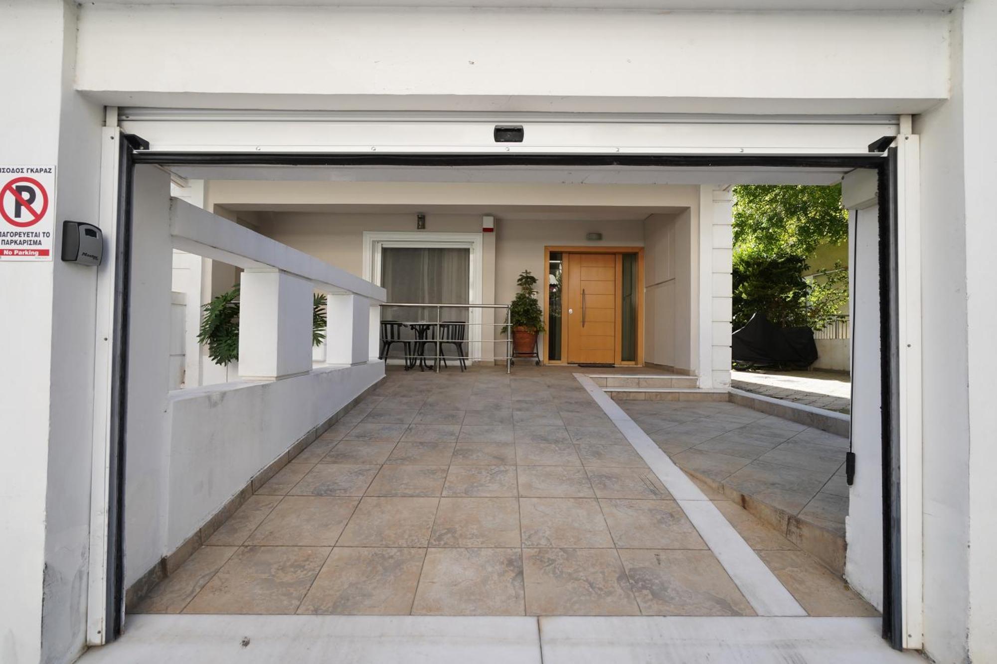 Garden Apartment Next To The Mall -Private Parking Atenas Exterior foto