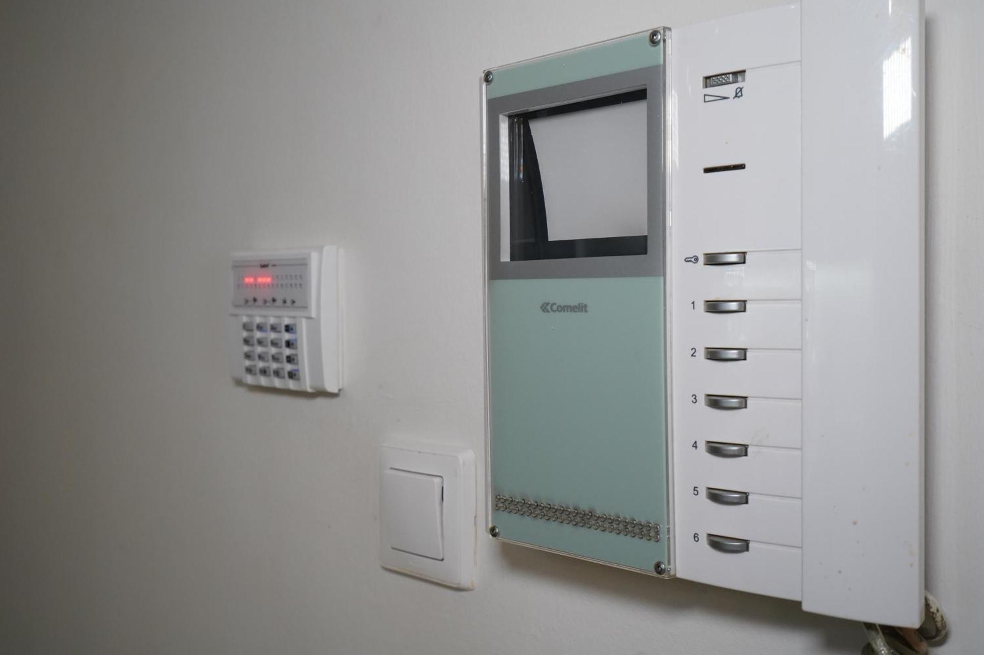 Garden Apartment Next To The Mall -Private Parking Atenas Exterior foto